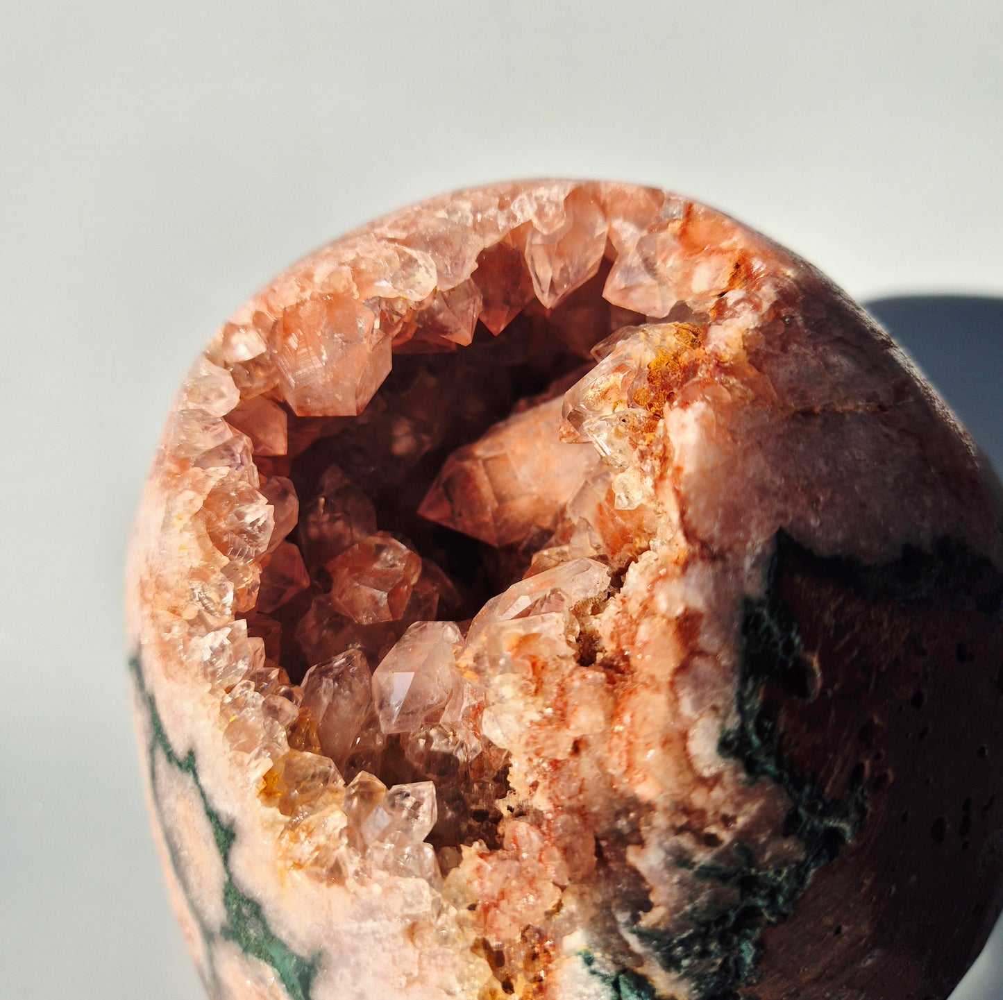 XXL A+ Edelsteen Druzy Pink Amethist Geode Freeform van 2600 gram Statement Piece