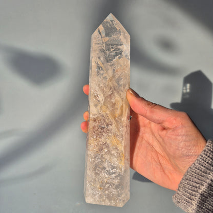 A+ Hoge Kwaliteit Bergkristal Toren – 493 gram – Premium Quartz Punt met Glinsterende Insluitsels