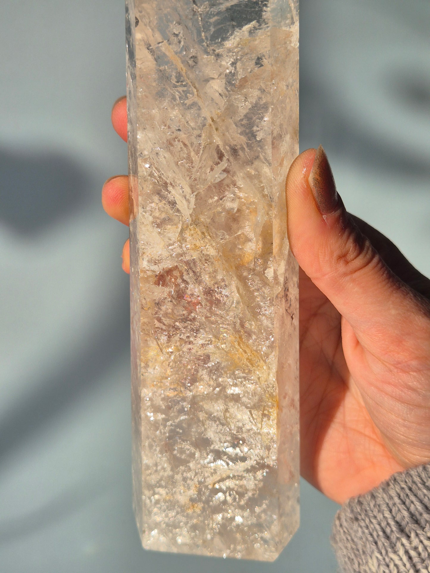 A+ Hoge Kwaliteit Bergkristal Toren – 493 gram – Premium Quartz Punt met Glinsterende Insluitsels