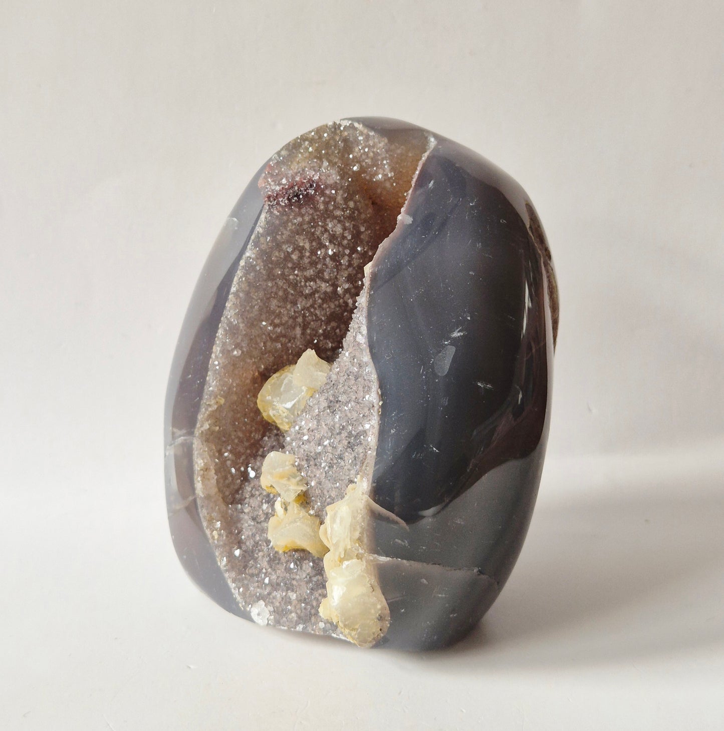 Druzy Agaat uit Uruguay inclusief Calciet vorming – 645 gram | Natuurlijke Geode Edelsteen