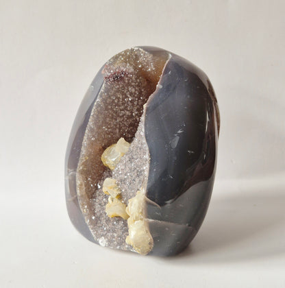 Druzy Agaat uit Uruguay inclusief Calciet vorming – 645 gram | Natuurlijke Geode Edelsteen