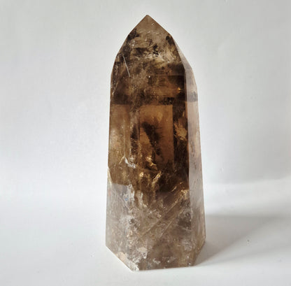 Rookkwarts Toren 600 gram – Hoge Kwaliteit Smoky Quartz met Diepe Insluitsels