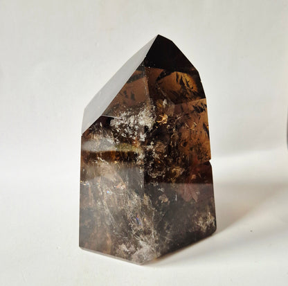 Rookkwarts Toren 674 gram – Hoge Kwaliteit Smoky Quartz met Diepe Insluitsels