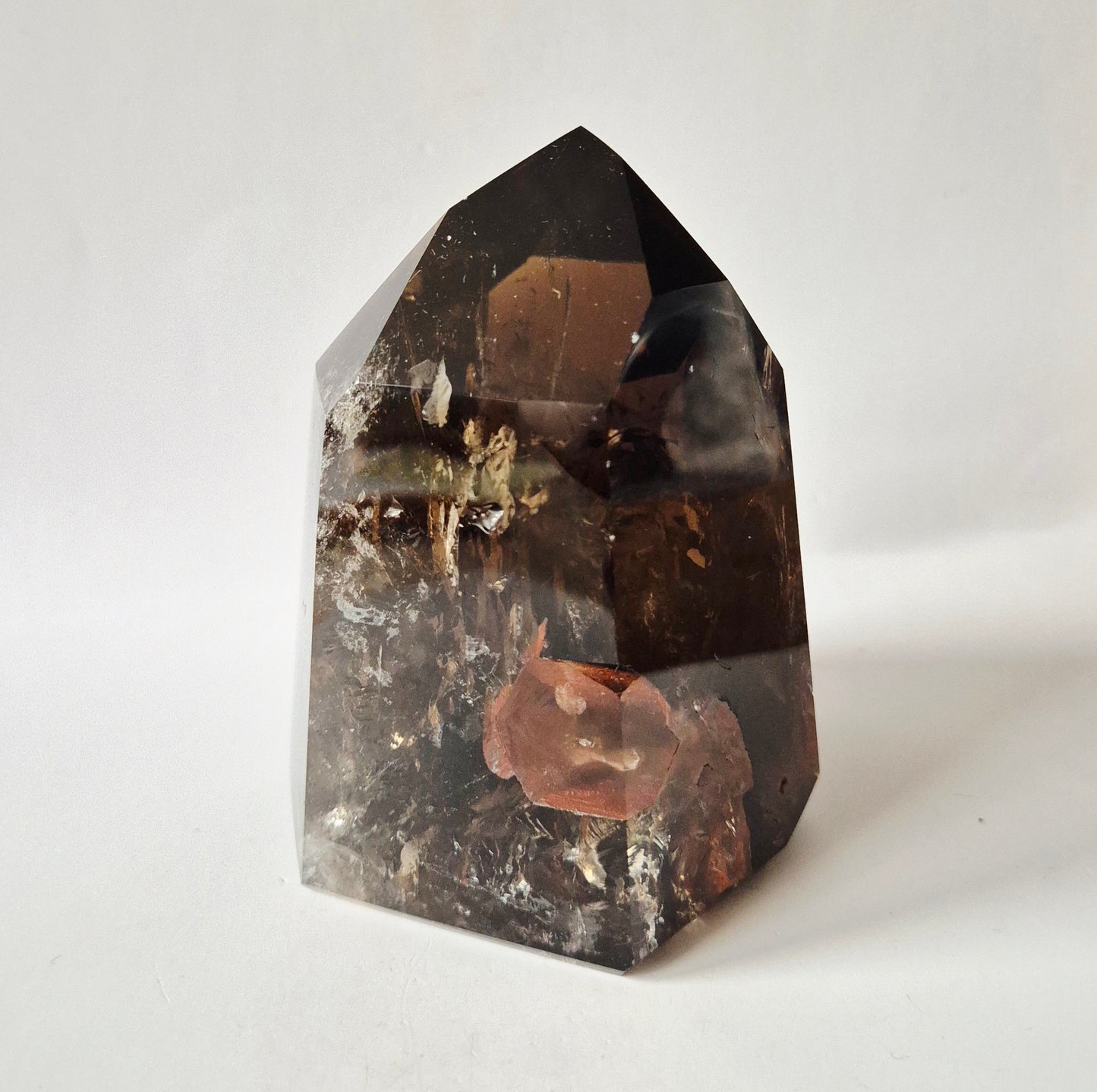 Rookkwarts Toren 674 gram – Hoge Kwaliteit Smoky Quartz met Diepe Insluitsels