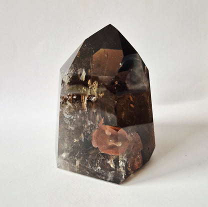 Rookkwarts Toren 674 gram – Hoge Kwaliteit Smoky Quartz met Diepe Insluitsels