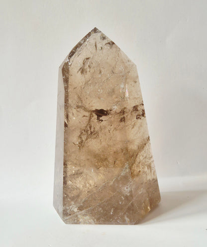 Lichte Rookkwarts Toren 600 gram – Hoge Kwaliteit Smoky Quartz met Diepe Insluitsels