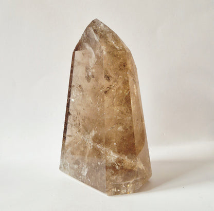 Lichte Rookkwarts Toren 600 gram – Hoge Kwaliteit Smoky Quartz met Diepe Insluitsels