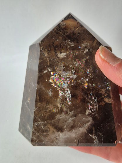 Rookkwarts Toren 642 gram – Hoge Kwaliteit Smoky Quartz met Diepe Insluitsels