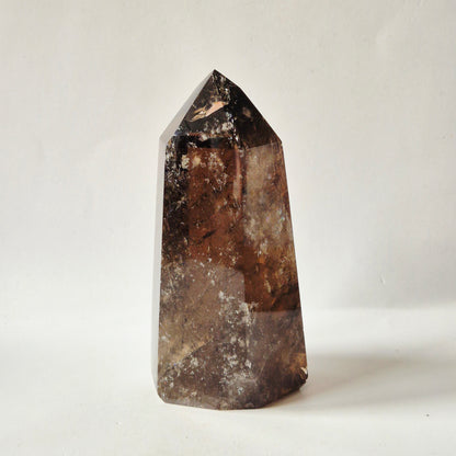 Rookkwarts Toren 330 gram – Hoge Kwaliteit Smoky Quartz met Diepe Insluitsels