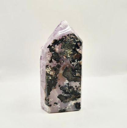 Amethist Agaat punt van 320 gram uit Uruguay met paarse druzy kristallen en natuurlijke agaatstructuur aan de achterzijde.