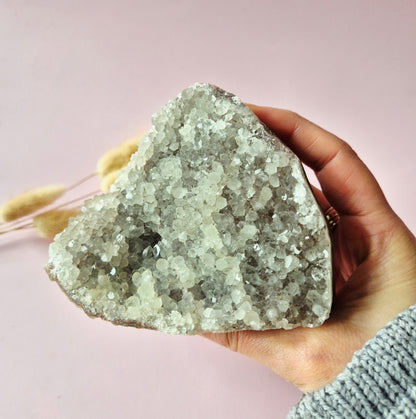 Edelsteen Grijze Amethist Geode van 533 gram – Spirituele Eyecatcher met Krachtige Energie cathedral