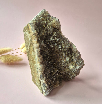 Edelsteen Amethist Geode van 857 gram – Spirituele Eyecatcher met Krachtige Energie cathedral