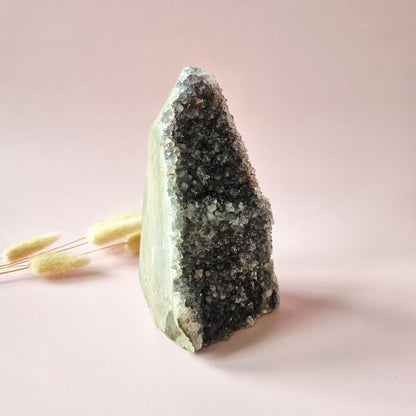 Edelsteen Amethist Geode van 1165 gram – Spirituele Eyecatcher met Krachtige Energie cathedral