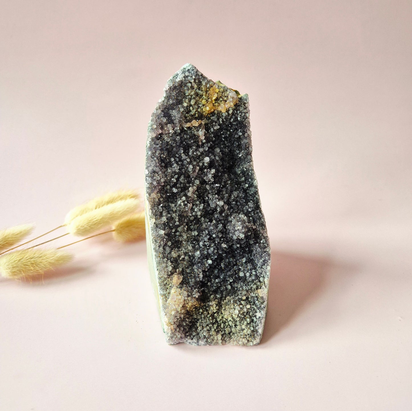 Edelsteen Amethist Geode met Calciet van 755 gram – Spirituele Eyecatcher met Krachtige Energie cathedral