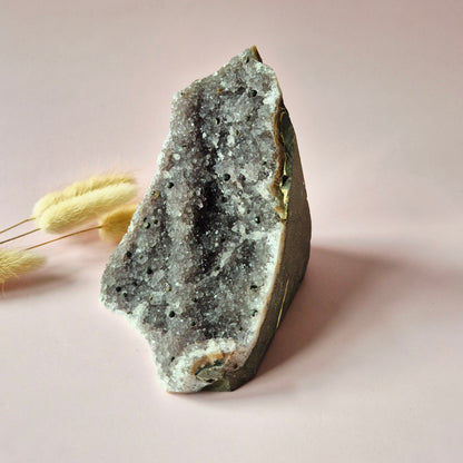 Edelsteen Amethist Geode van 632 gram – Spirituele Eyecatcher met Krachtige Energie cathedral