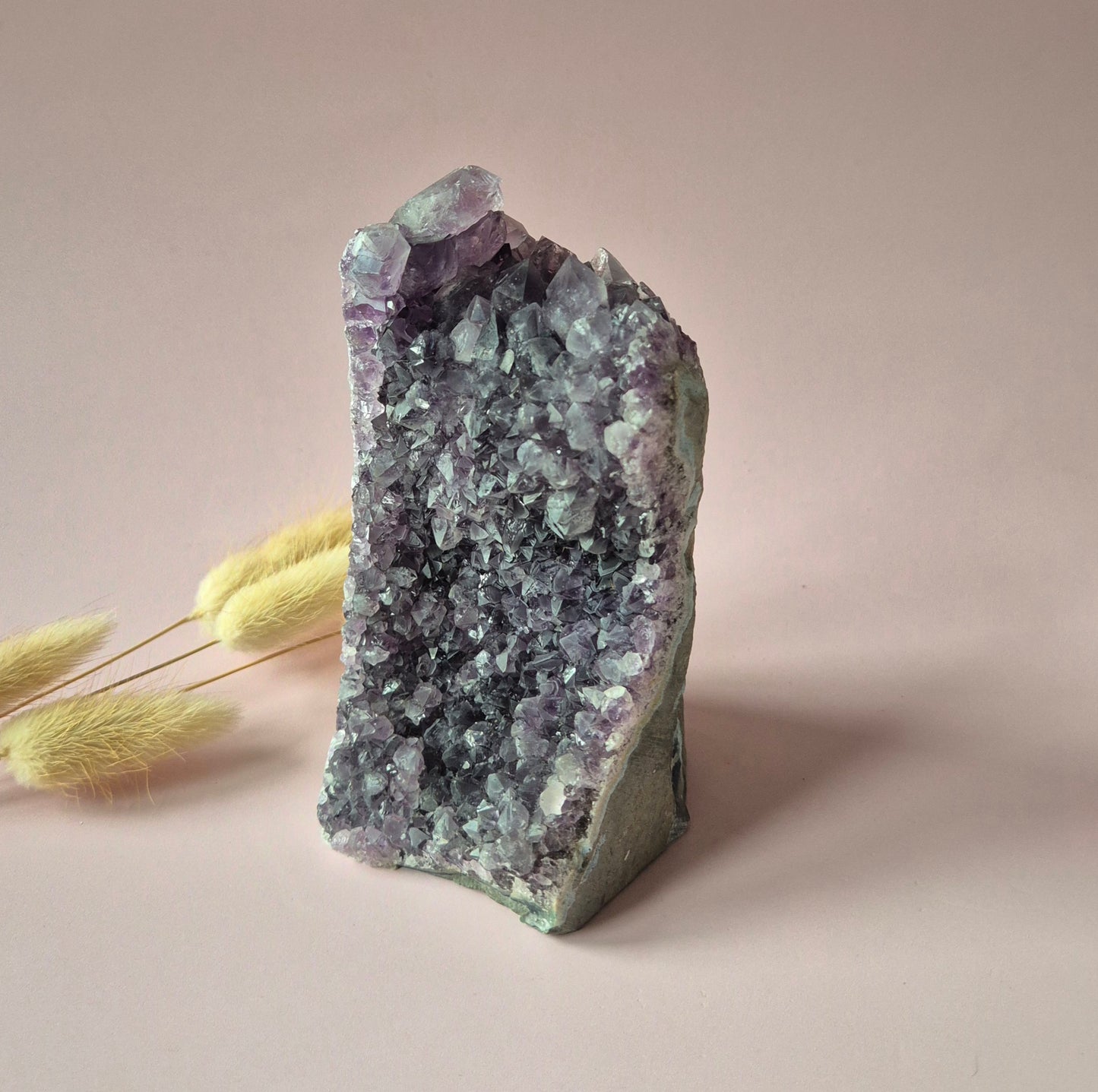 Edelsteen Amethist Geode van 599 gram – Spirituele Eyecatcher met Krachtige Energie cathedral