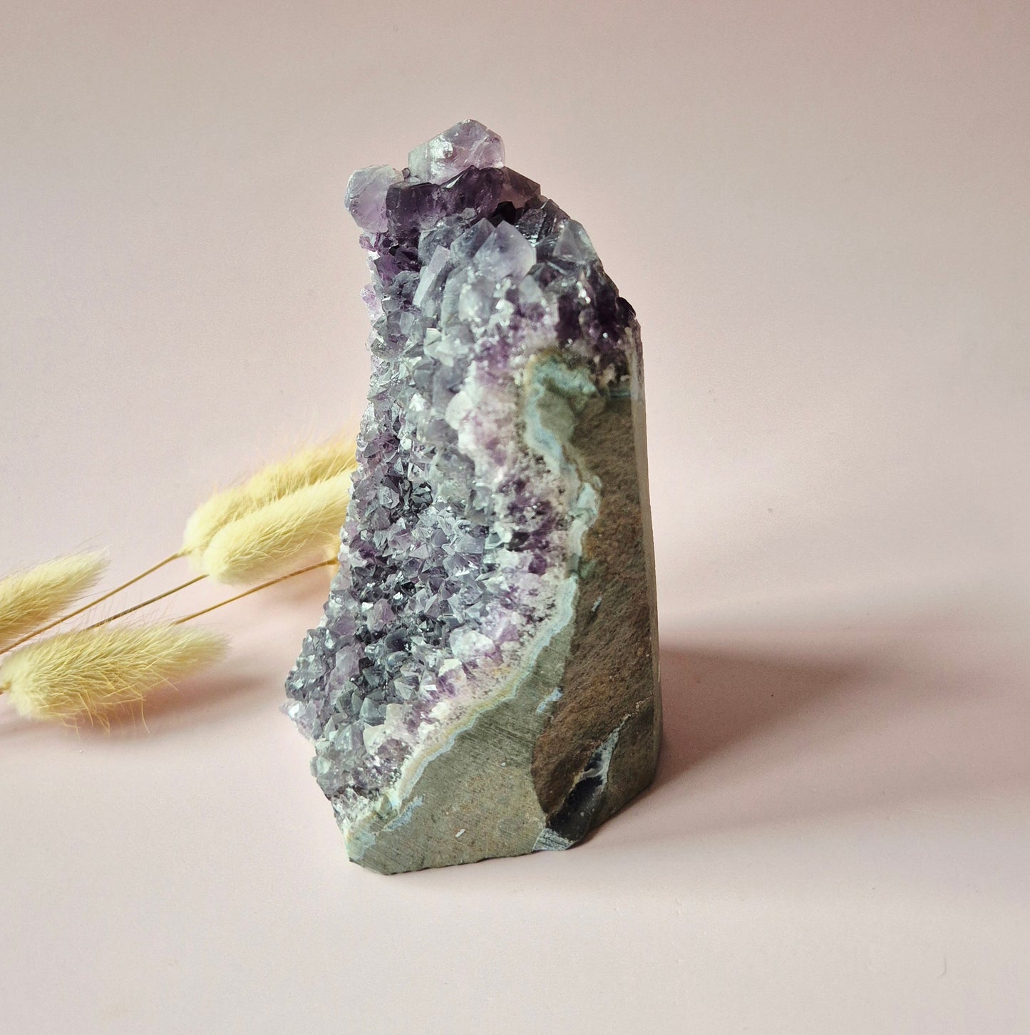 Edelsteen Amethist Geode van 599 gram – Spirituele Eyecatcher met Krachtige Energie cathedral