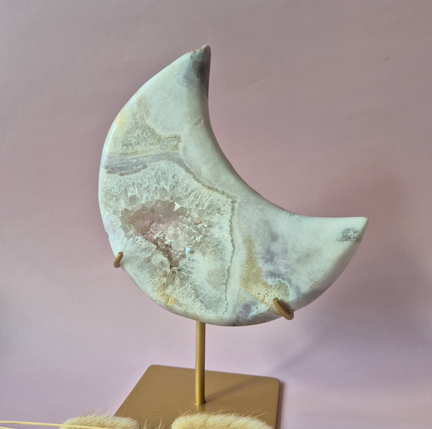 XL Edelsteen Druzy Pink Amethyst Maan – Hoge Kwaliteit 713g | incl. metalen standaard | uniek stuk Roze Amethist