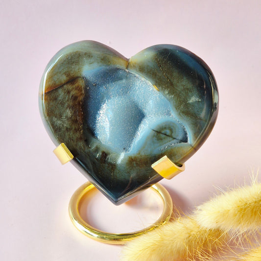 Druzy Grijze Agaat Edelsteen Hart – Inclusief Standaard - 123g