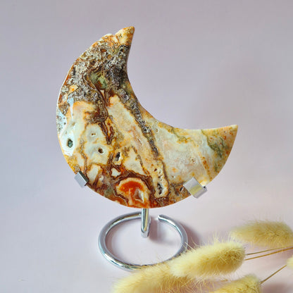 Druzy Rode Mosagaat Maan op standaard – 228g Edelsteen statement piece