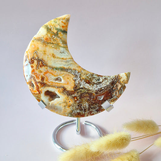 Druzy Rode Mosagaat Maan op standaard – 228g Edelsteen statement piece