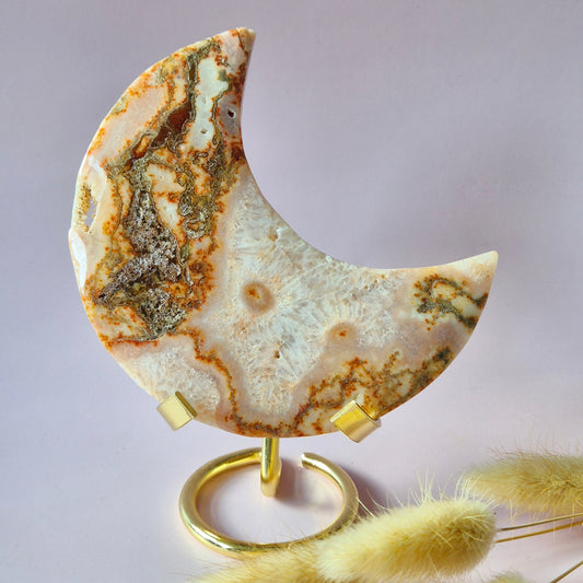 Druzy Rode Mosagaat Maan op standaard – 190g Edelsteen statement piece