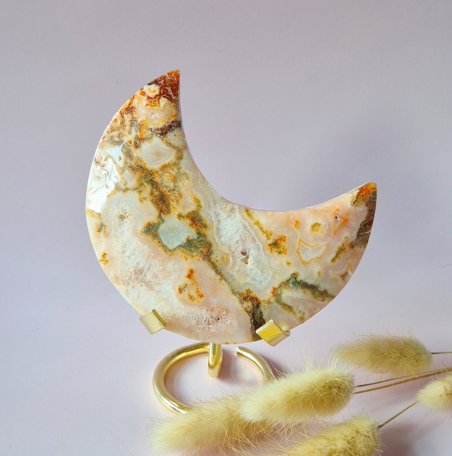 Druzy Rode Mosagaat Maan op standaard – 222g Edelsteen statement piece