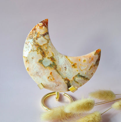 Druzy Rode Mosagaat Maan op standaard – 222g Edelsteen statement piece