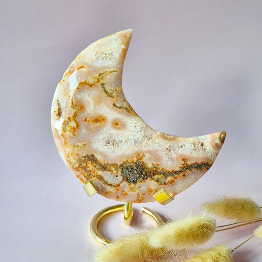 Druzy Rode Mosagaat Maan op standaard – 205g Edelsteen statement piece
