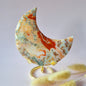 Druzy Rode Mosagaat Maan op standaard – 239g Edelsteen statement piece
