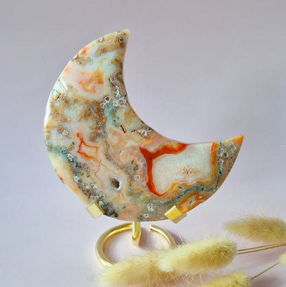 Druzy Rode Mosagaat Maan op standaard – 239g Edelsteen statement piece