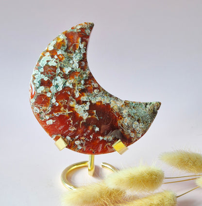 Rode Druzy Mosagaat Maan op standaard – 187g Edelsteen statement piece