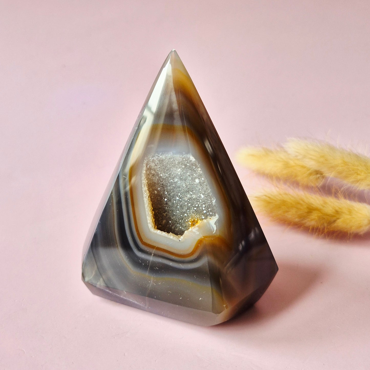 Druzy Grauer Achat - Tropfenförmiger stehender Edelsteinkristall - Nr. 12. 86 Gramm