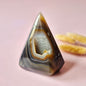 Druzy Grauer Achat - Tropfenförmiger stehender Edelsteinkristall - Nr. 12. 86 Gramm