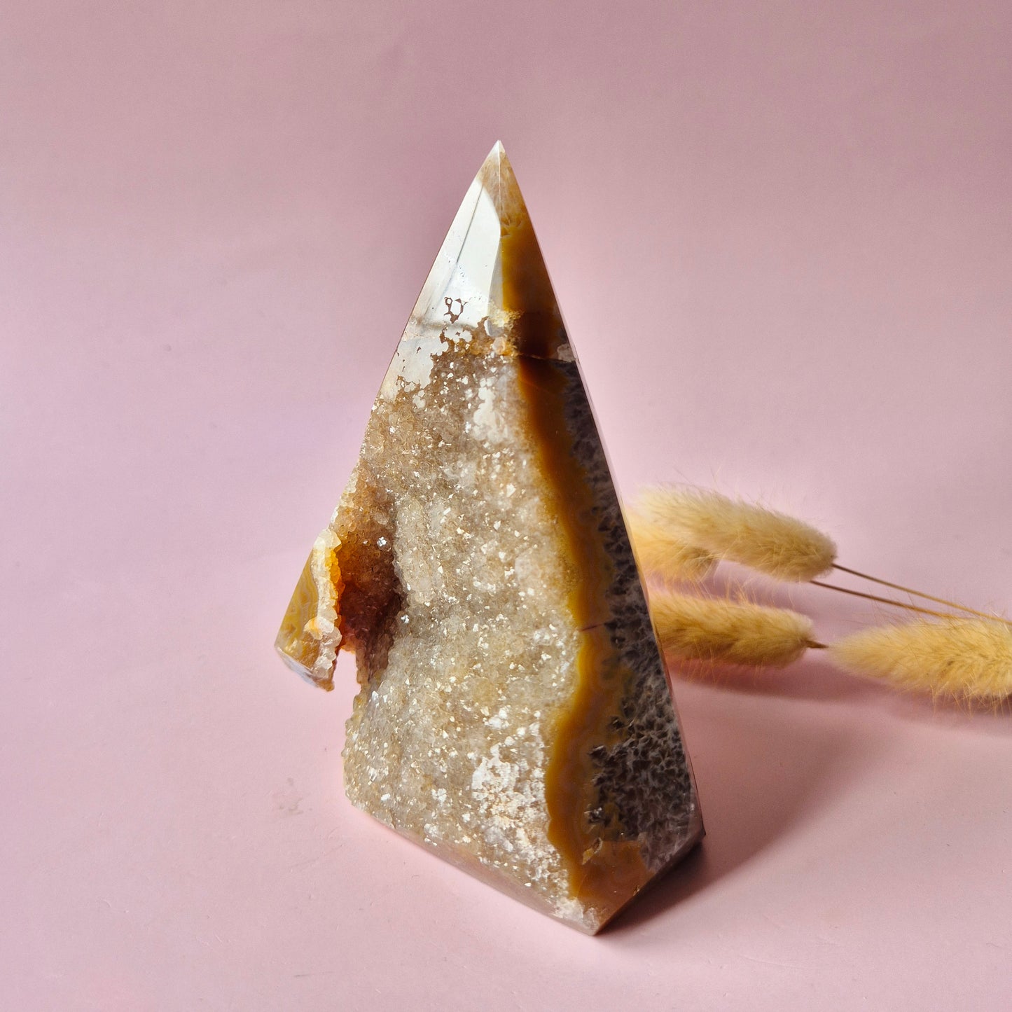 Druzy Grauer Achat - Tropfenförmiger stehender Edelsteinkristall - Nr. 12. 86 Gramm