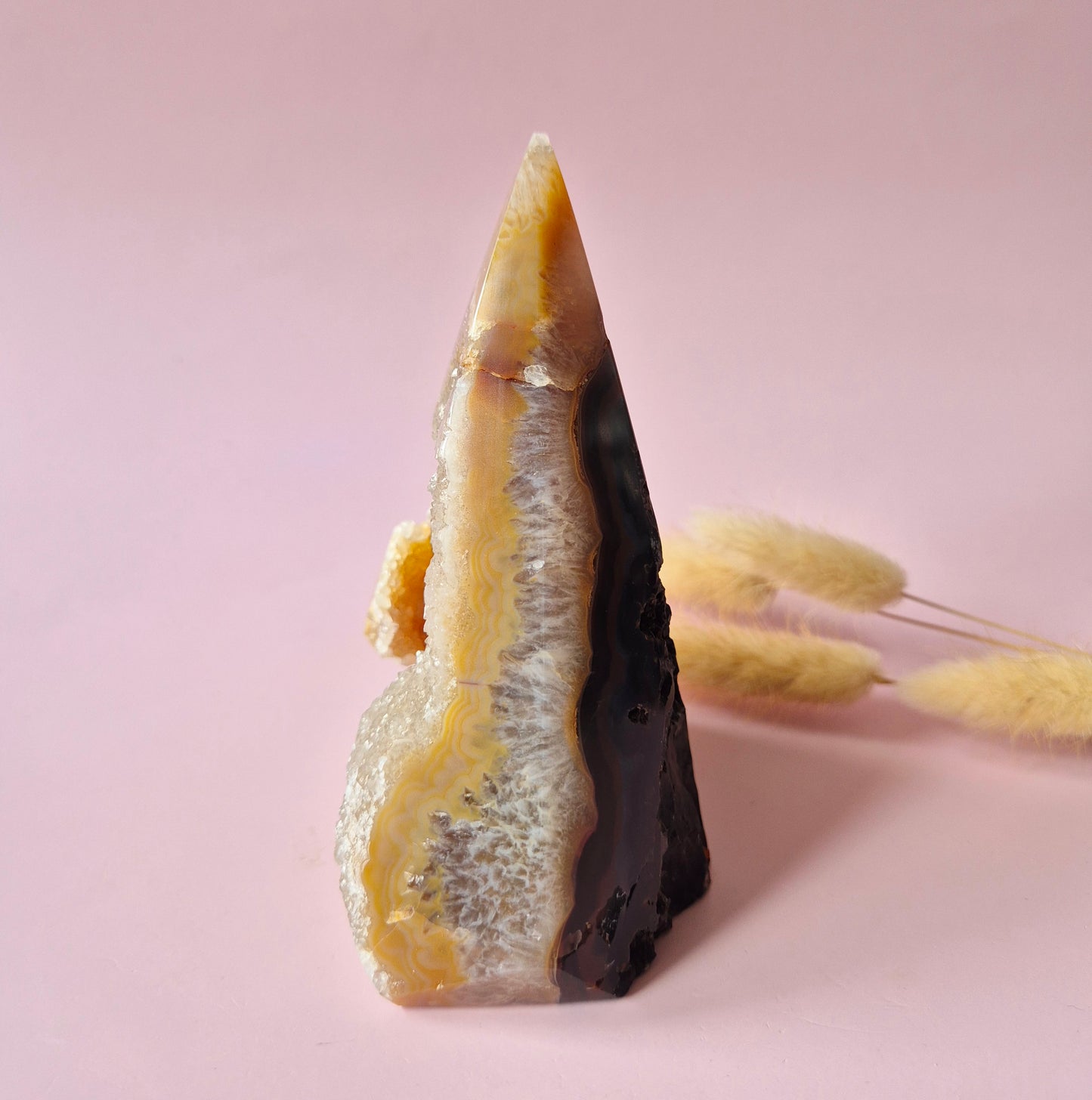 Druzy Grauer Achat - Tropfenförmiger stehender Edelsteinkristall - Nr. 12. 86 Gramm
