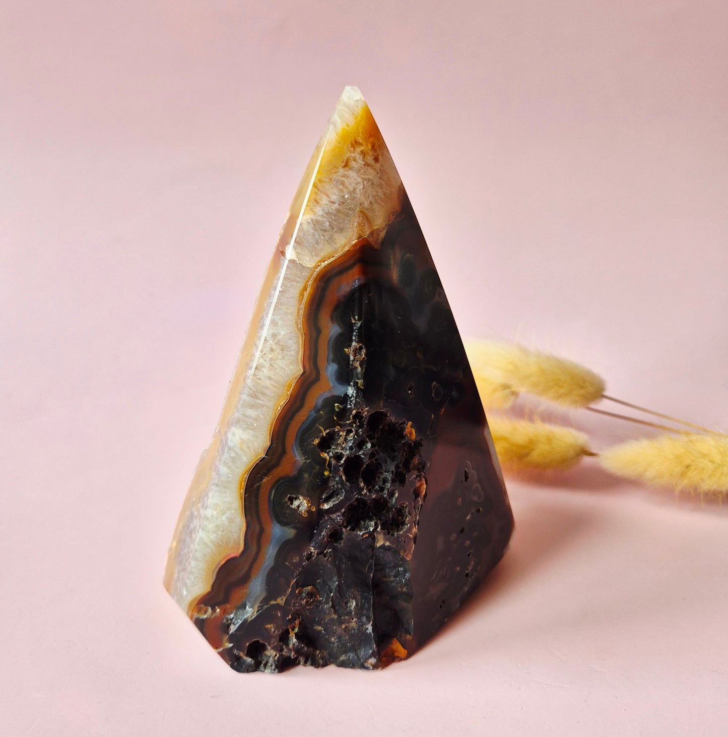 Druzy Grauer Achat - Tropfenförmiger stehender Edelsteinkristall - Nr. 12. 86 Gramm