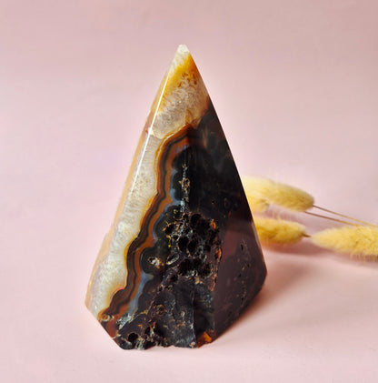 Druzy Grauer Achat - Tropfenförmiger stehender Edelsteinkristall - Nr. 12. 86 Gramm