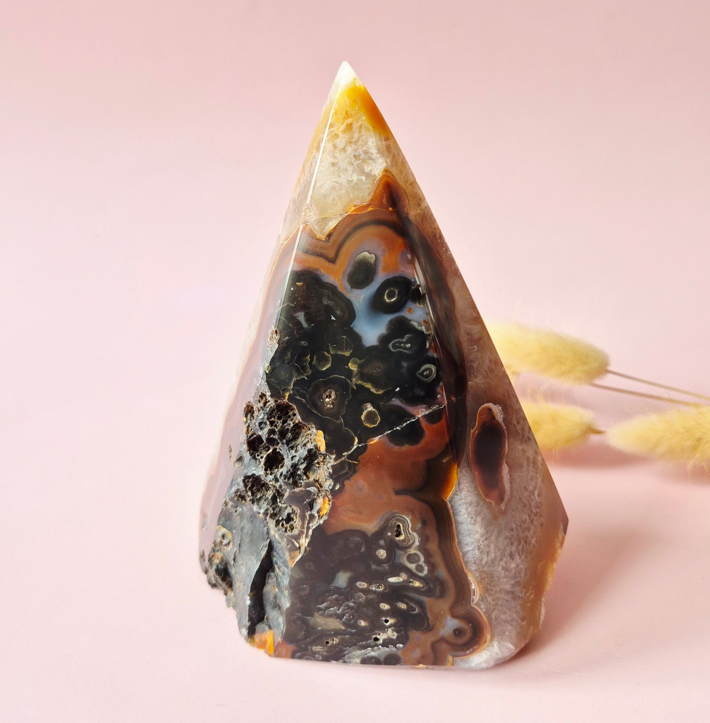 Druzy Grauer Achat - Tropfenförmiger stehender Edelsteinkristall - Nr. 12. 86 Gramm