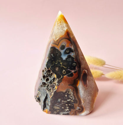 Druzy Grauer Achat - Tropfenförmiger stehender Edelsteinkristall - Nr. 12. 86 Gramm