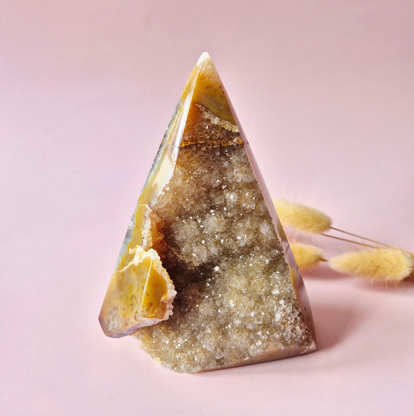 Druzy Grauer Achat - Tropfenförmiger stehender Edelsteinkristall - Nr. 12. 86 Gramm