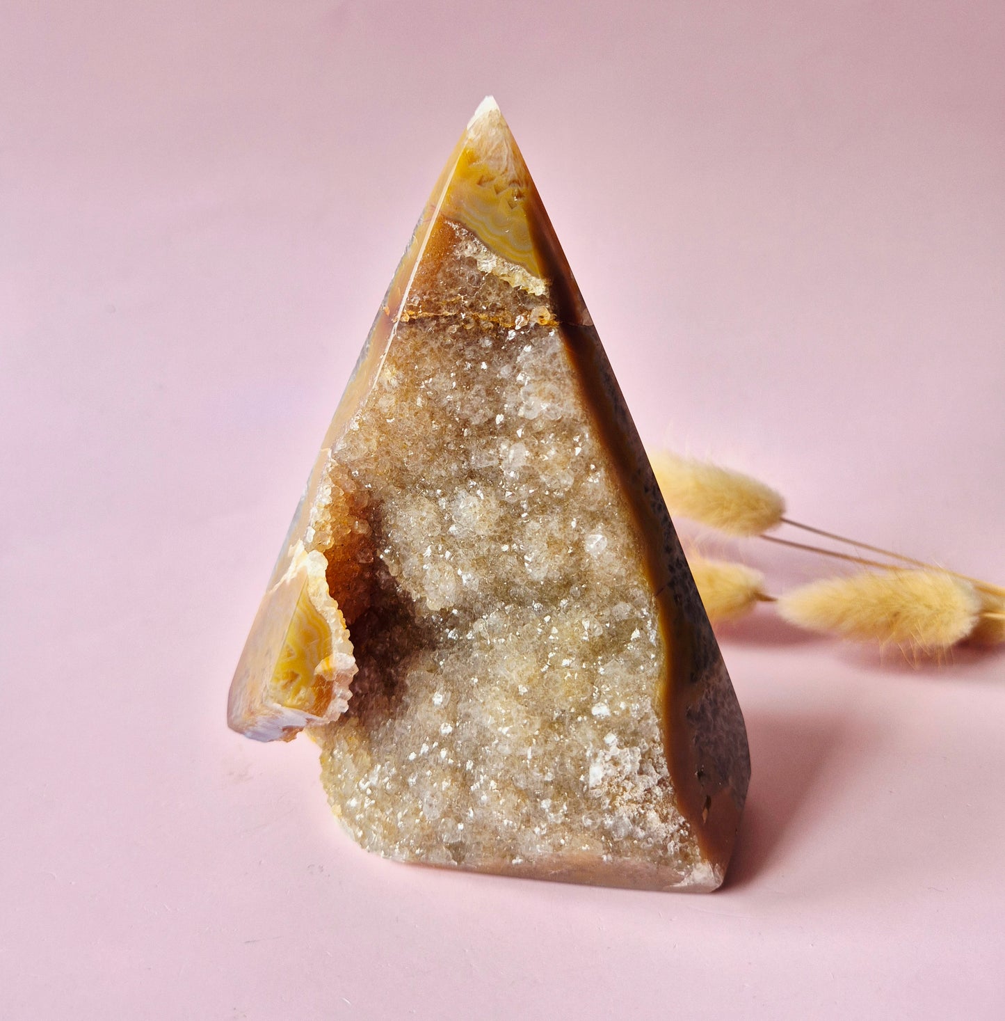 Druzy Grauer Achat - Tropfenförmiger stehender Edelsteinkristall - Nr. 12. 86 Gramm