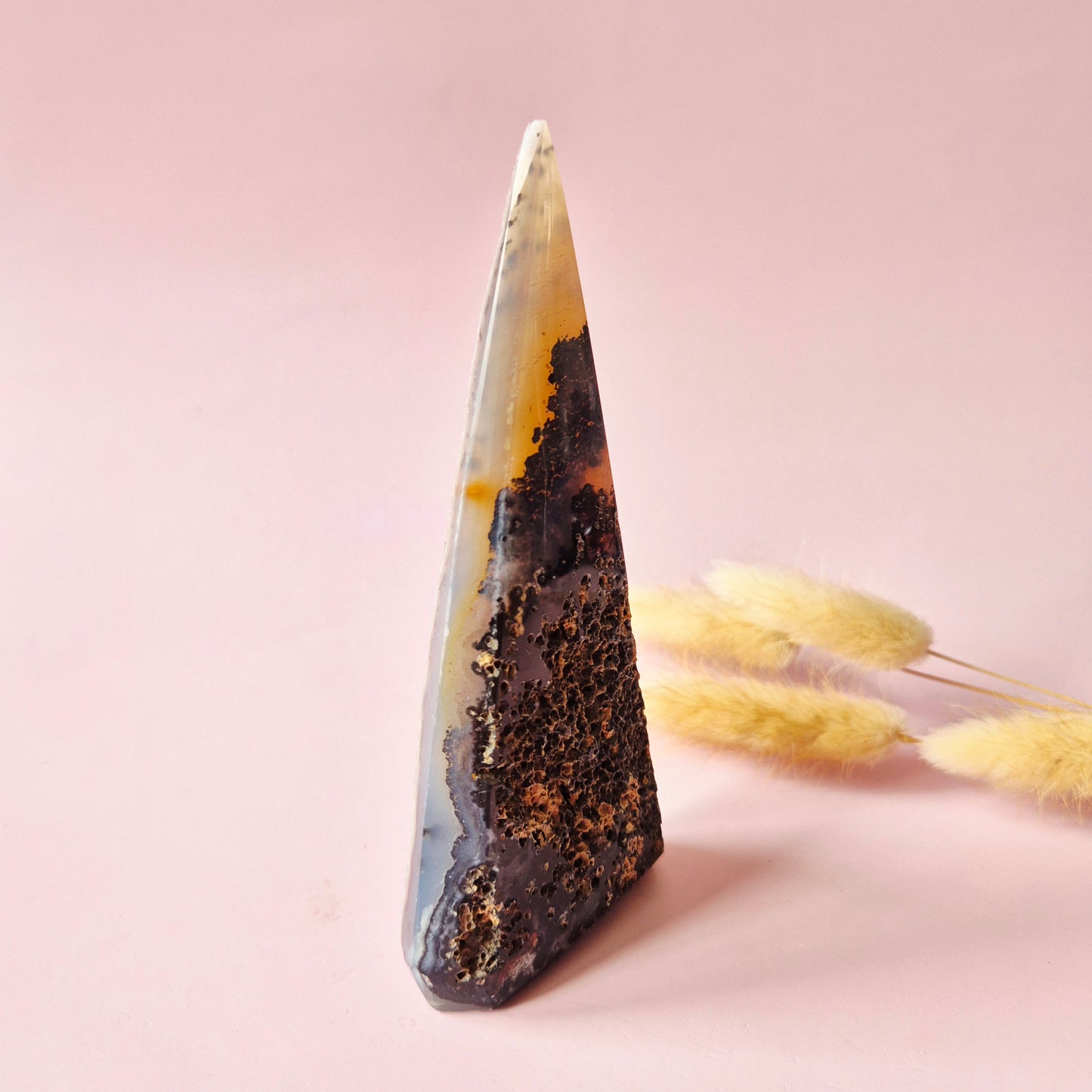 Druzy Grauer Achat - Tropfenförmiger stehender Edelsteinkristall - Nr. 12. 86 Gramm