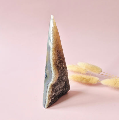Druzy Grauer Achat - Tropfenförmiger stehender Edelsteinkristall - Nr. 12. 86 Gramm