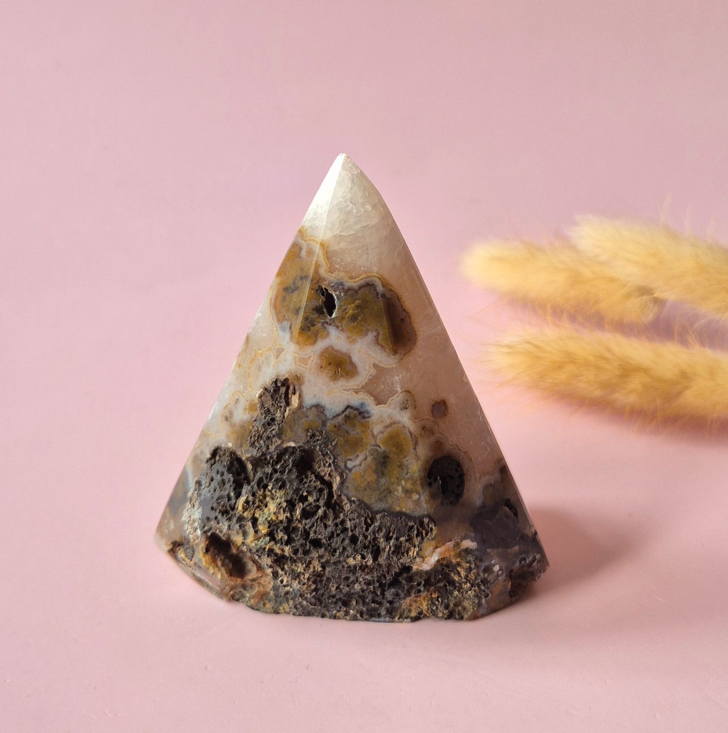Druzy Grauer Achat - Tropfenförmiger stehender Edelsteinkristall - Nr. 12. 86 Gramm