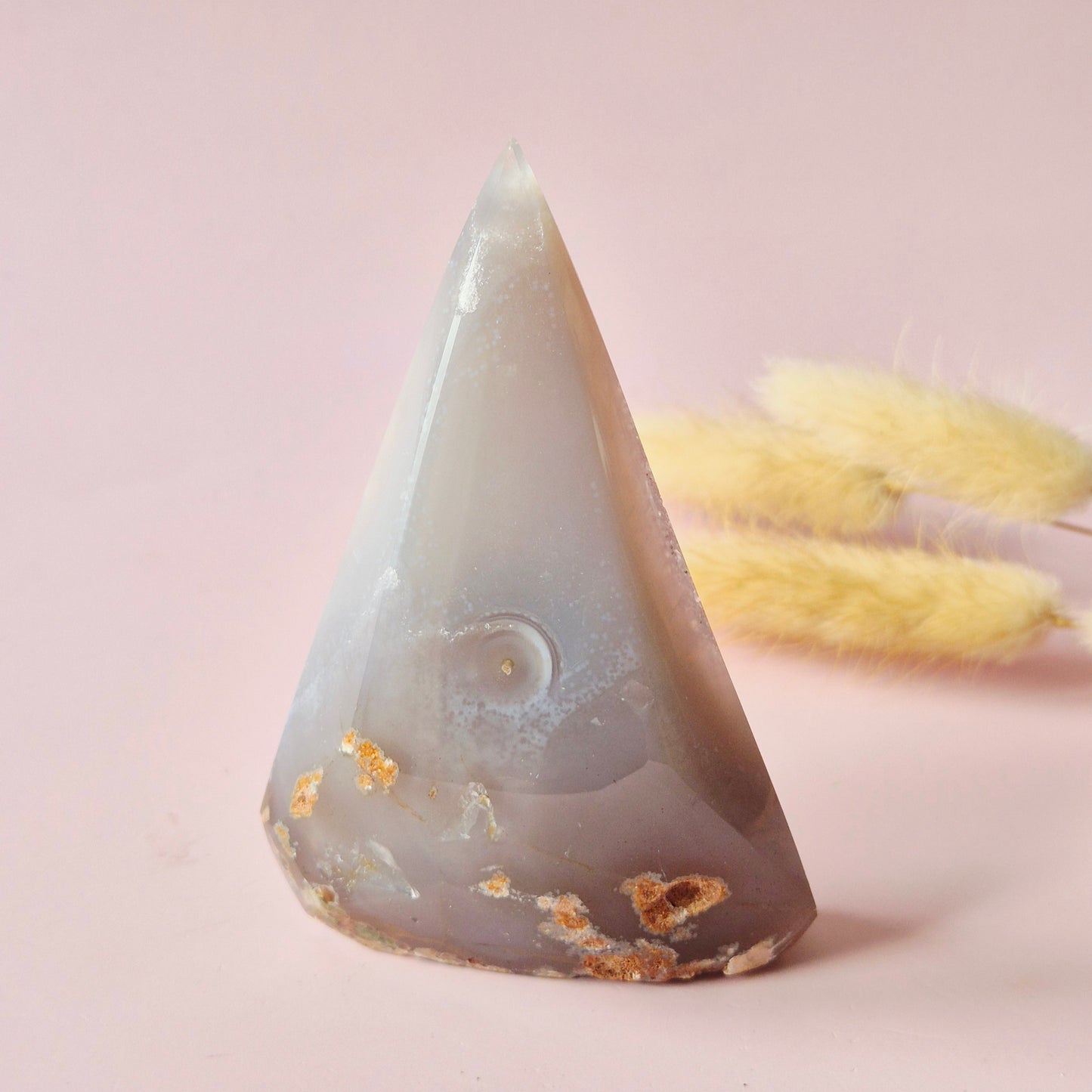 Druzy Grauer Achat - Tropfenförmiger stehender Edelsteinkristall - Nr. 12. 86 Gramm