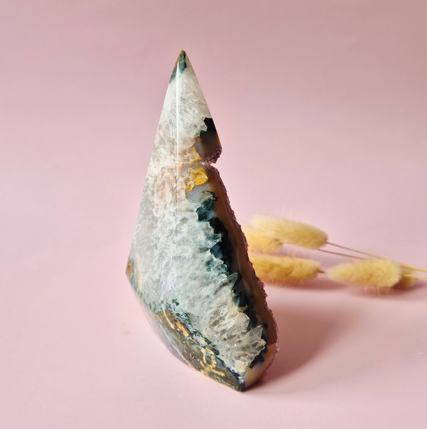 Druzy Grauer Achat - Tropfenförmiger stehender Edelsteinkristall - Nr. 12. 86 Gramm