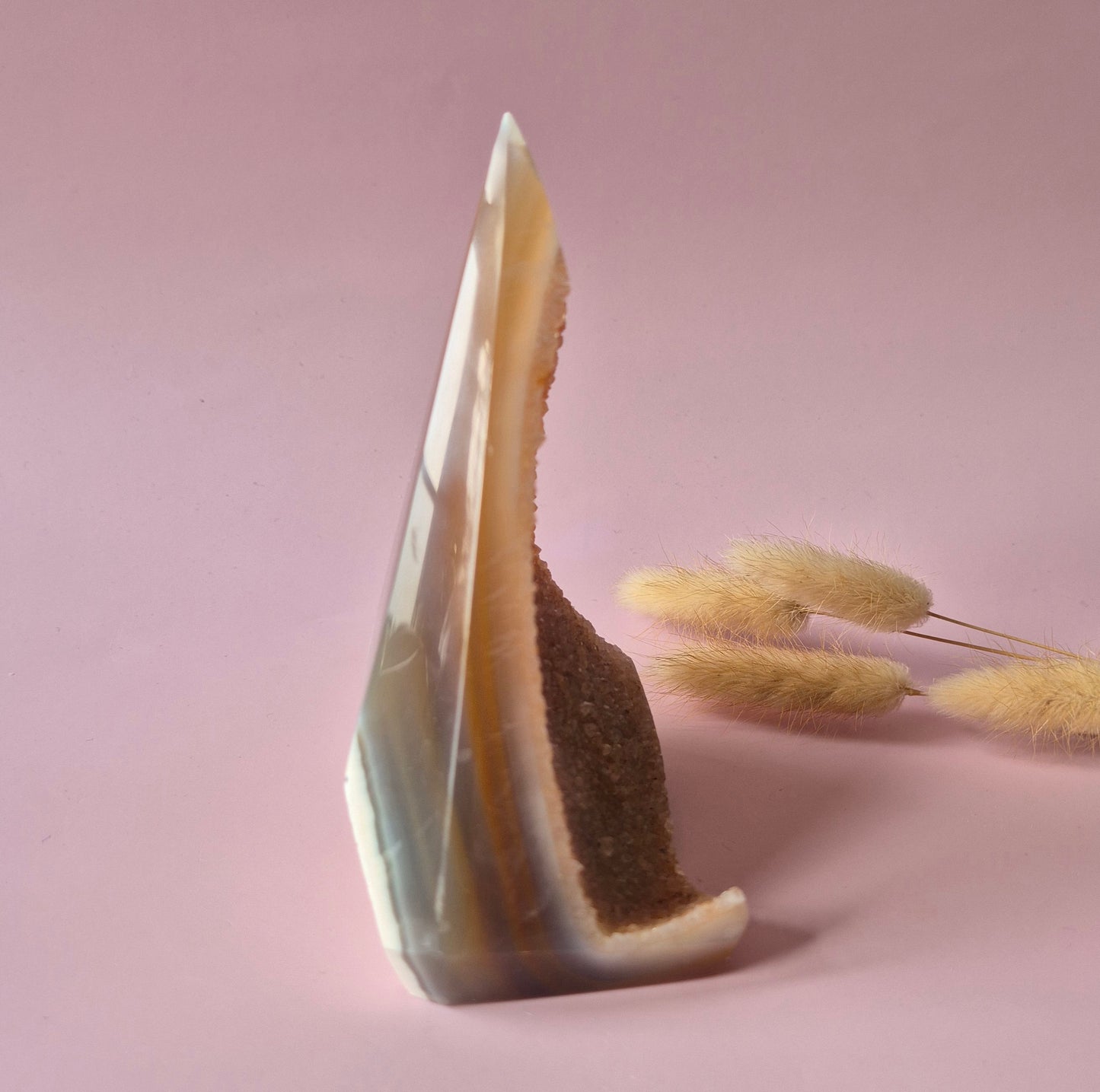 Druzy Grauer Achat - Tropfenförmiger stehender Edelsteinkristall - Nr. 12. 86 Gramm
