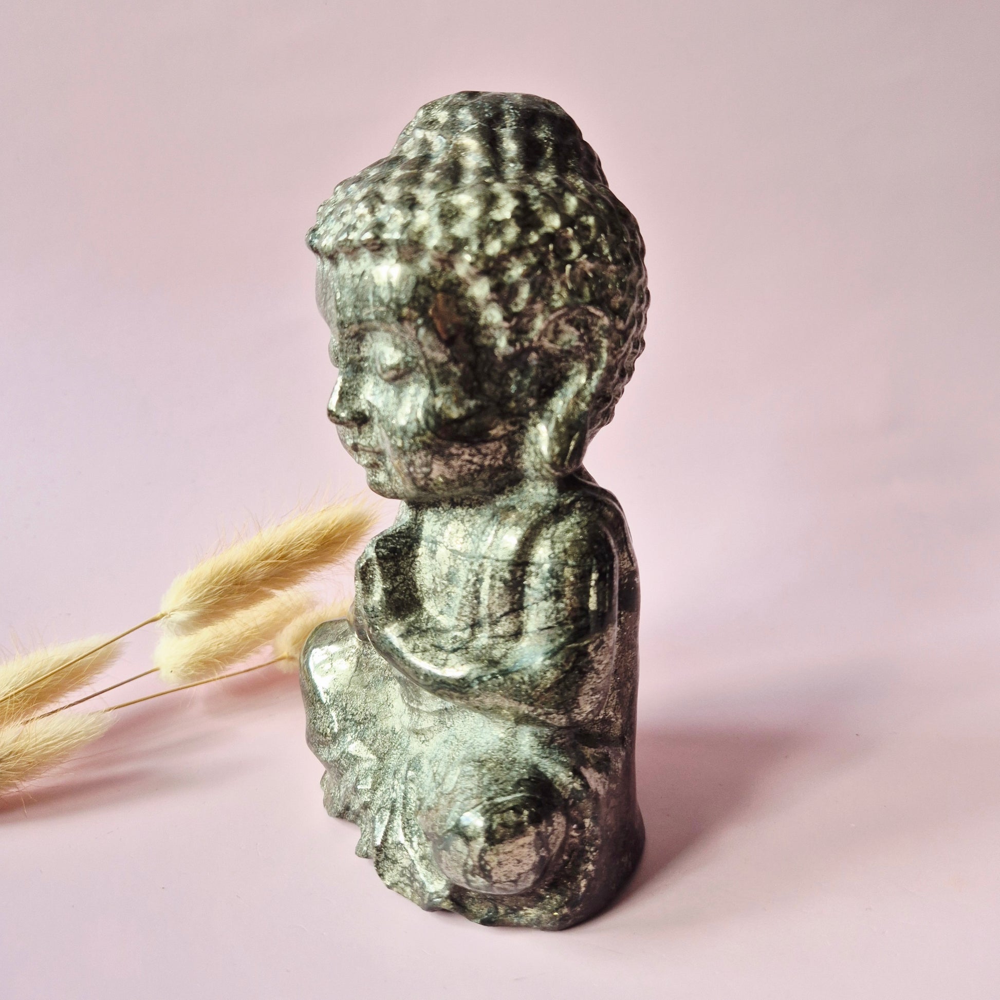 pyriet buddha beeld goudkleurig edelsteen 15 cm meditatie