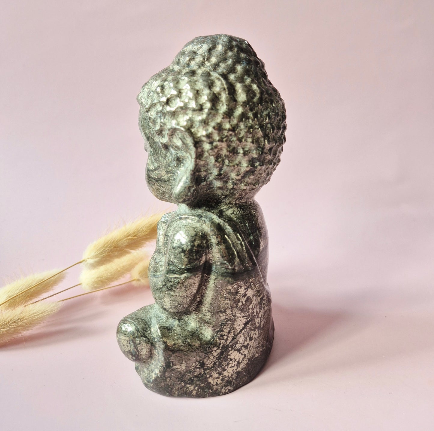 pyriet buddha beeld goudkleurig edelsteen 15 cm meditatie